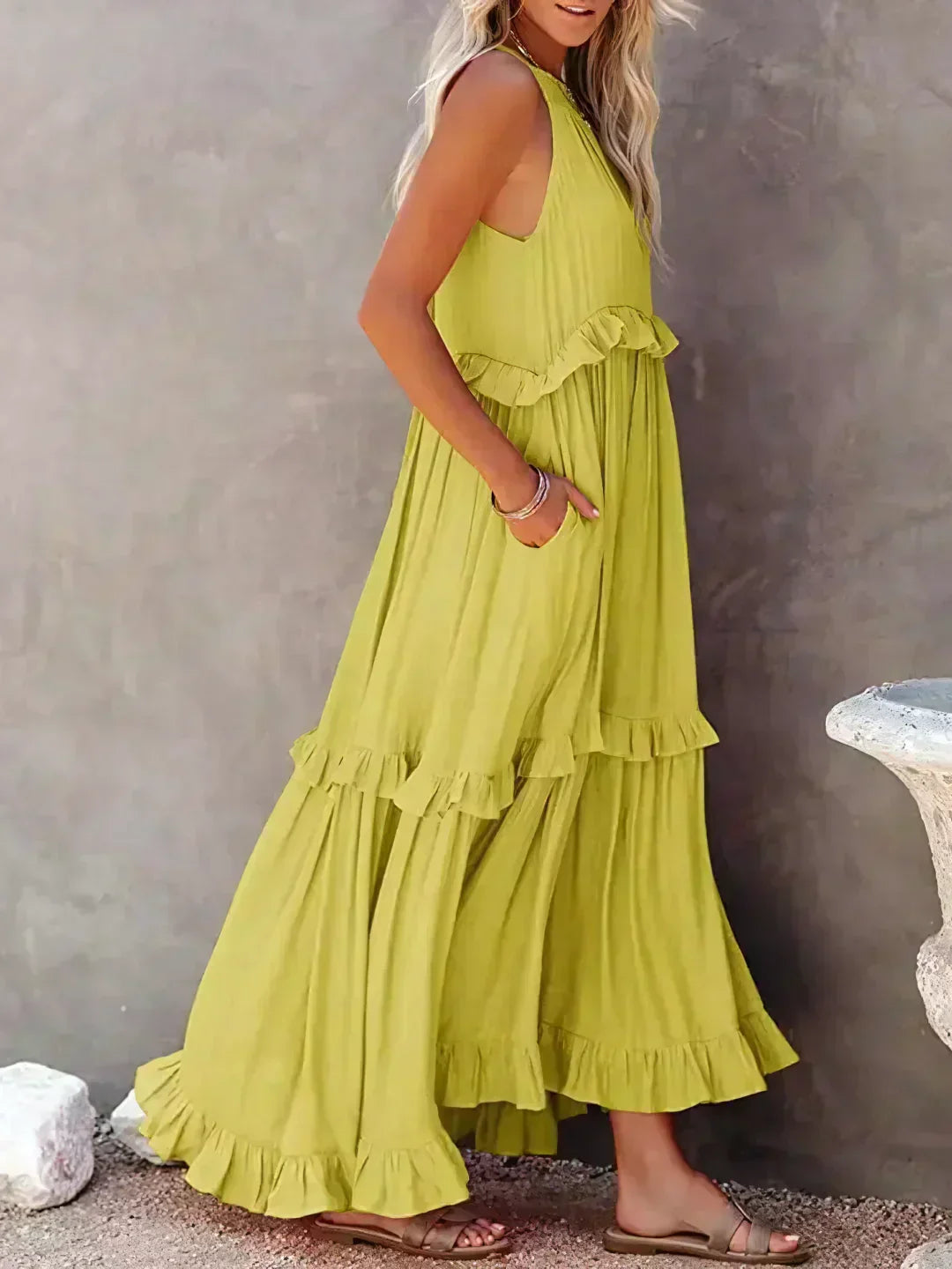 Delilah - Abito Elegante con Collo All'Americana e Rouches