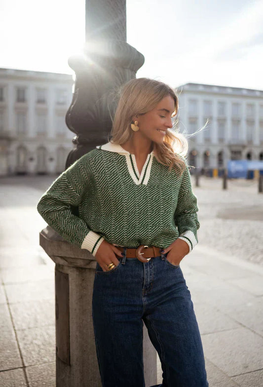 Emilia™ | Maglione Verde con Scollo a V