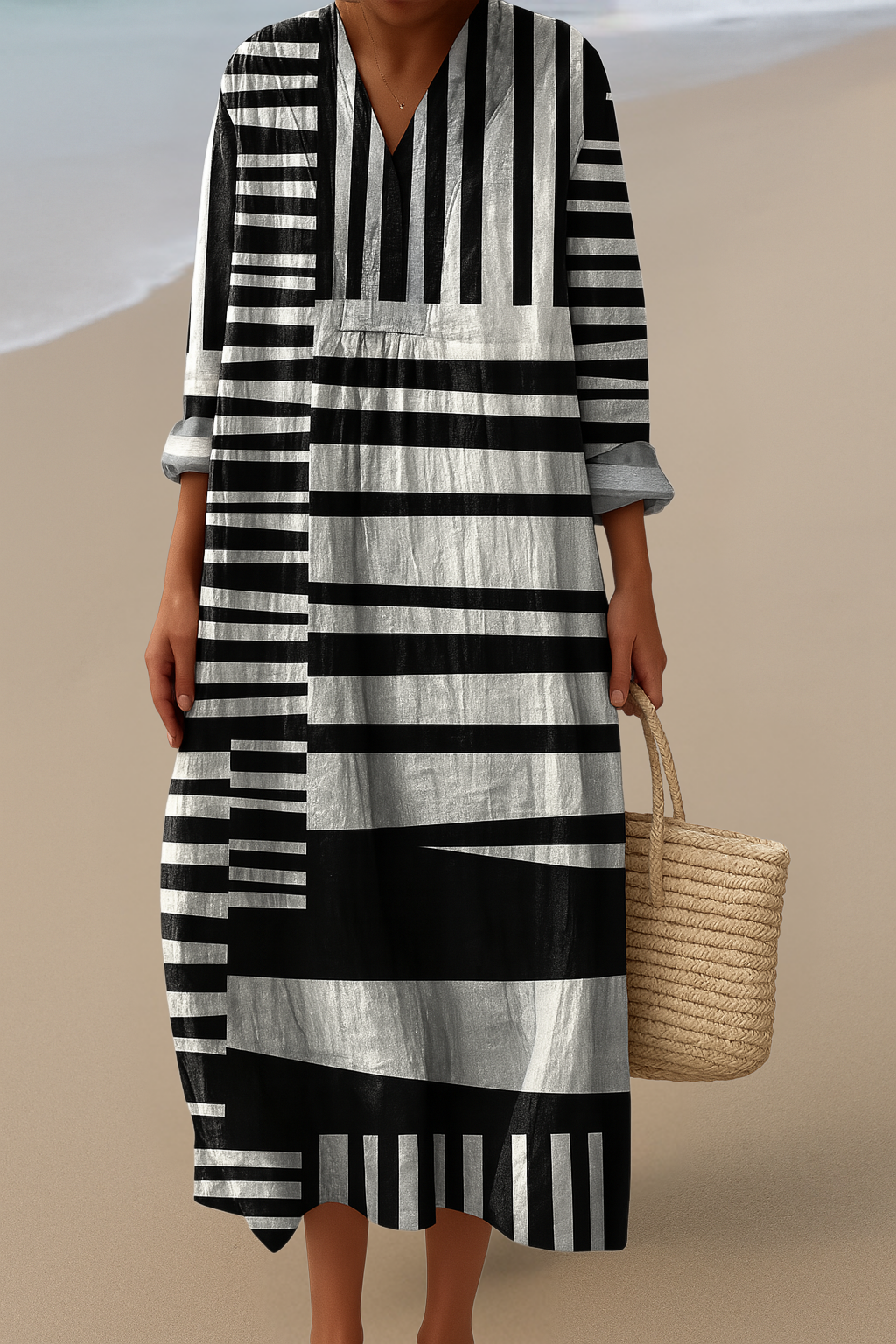 Abito Maxy Monocromatico – Contrasto Audace, Semplice Raffinatezza