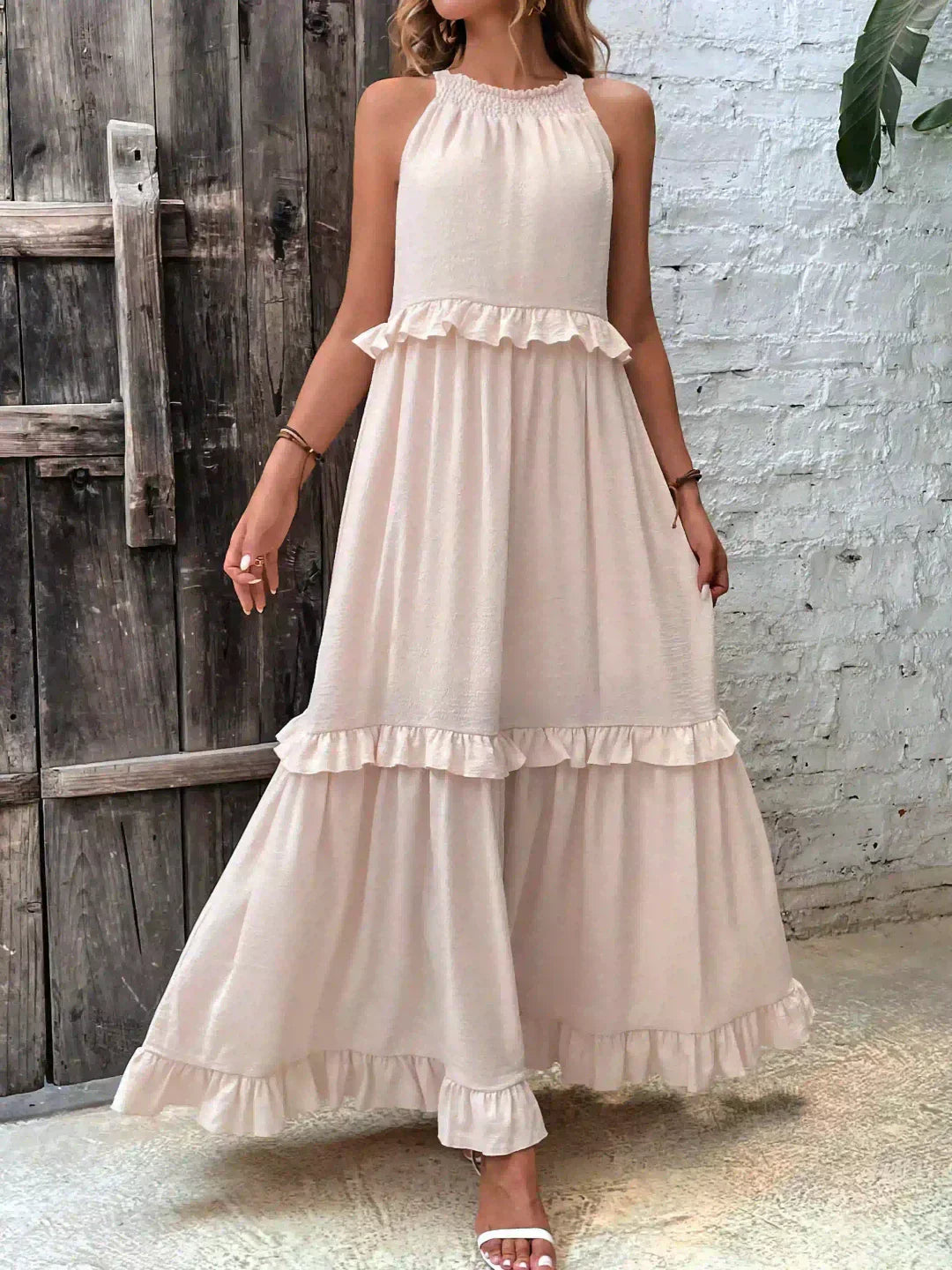 Delilah - Abito Elegante con Collo All'Americana e Rouches