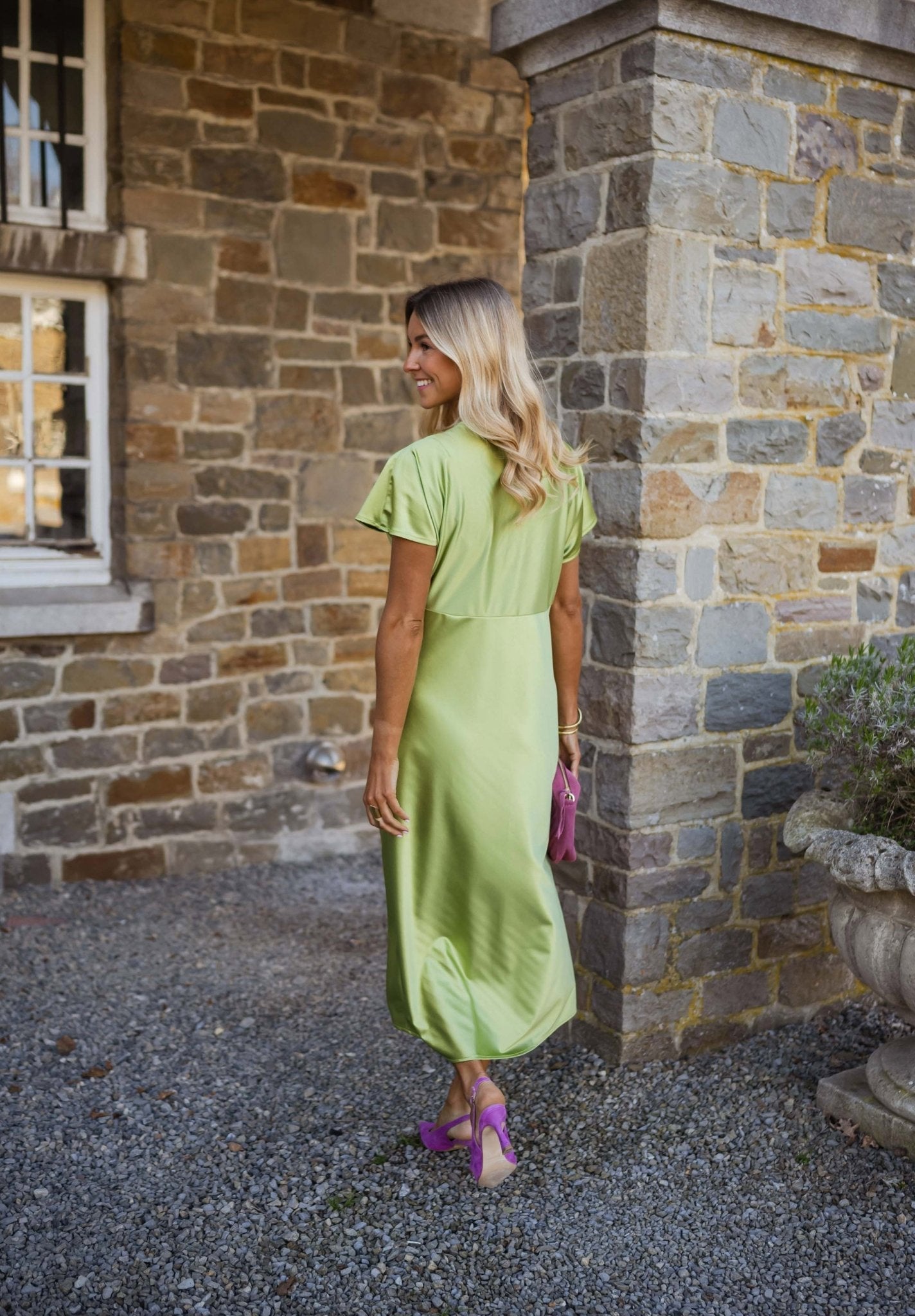 Eleonore™ | Il vestito in satin con scollatura a V