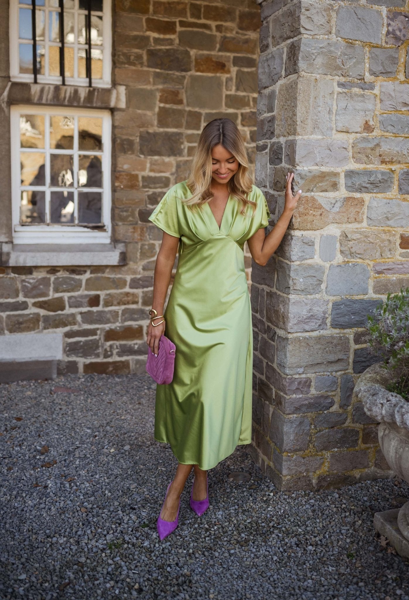Eleonore™ | Il vestito in satin con scollatura a V