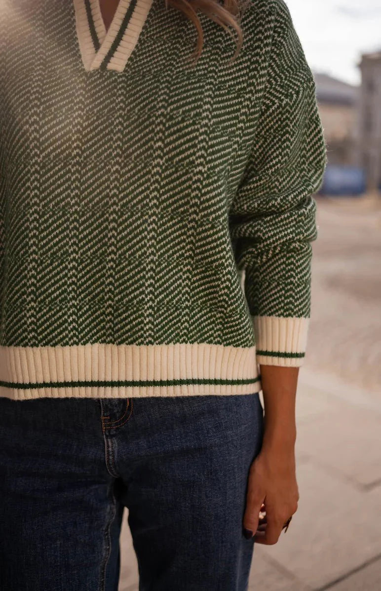 EMILIA™ | PULLOVER VERDE CON SCOLLO A V