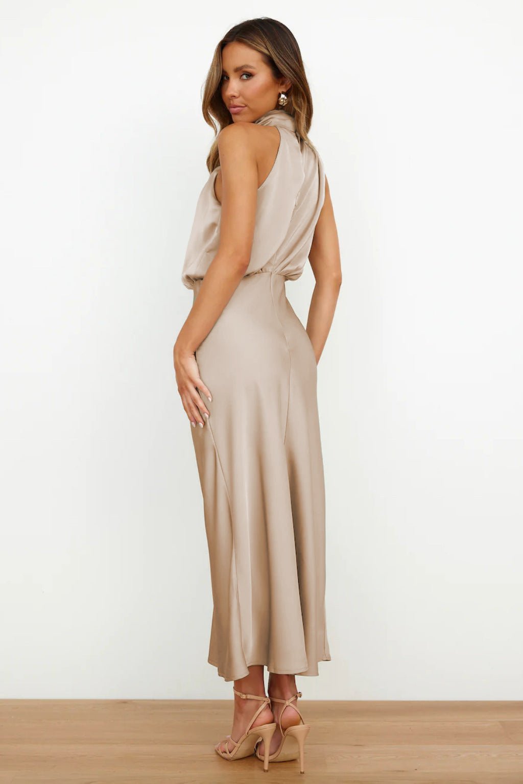 Lydia | Abito lungo con scollatura a halter